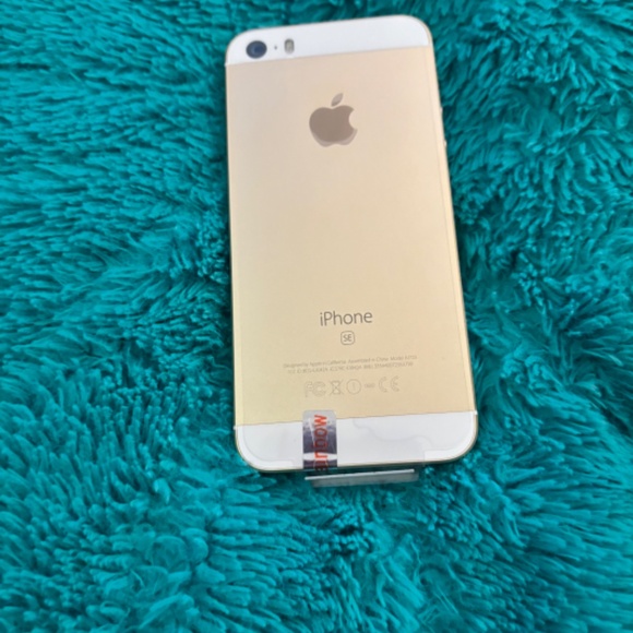 IPhone SE Unlocked 16GB - Picture 2 of 3